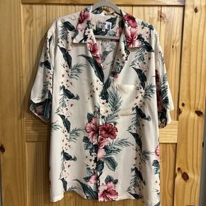 Vintage Iolani Hawaiian Shirt Mens Size XL  100%Rayon Made In Hawaii.